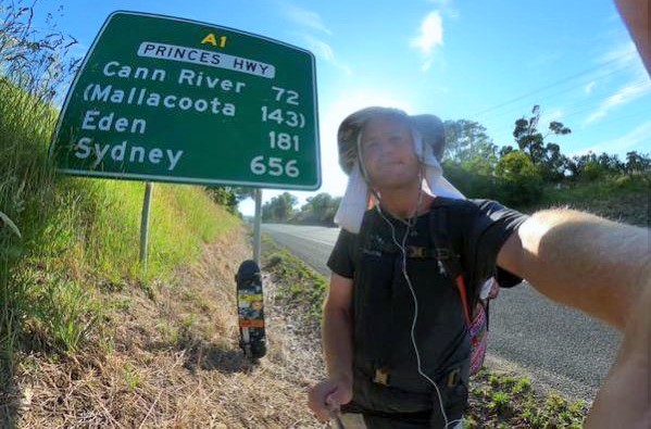 Gezgin Melbourne’den kaykayıyla 9 haftada 2 bin 500 kilometre yol katetti