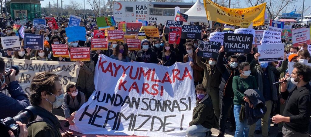 Boğaziçli öğrenciler Kadıköy’de: Baskılarınız direnişimizi kırmaya yetmeyecek