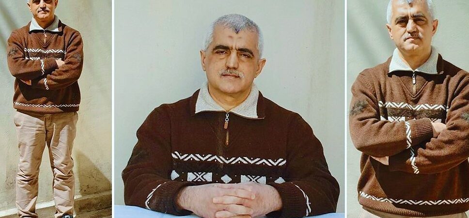 Gergerlioğlu’ndan, cezaevinde ilk fotoğraf: Dimdik girdik içeri, dimdik çıkacağız