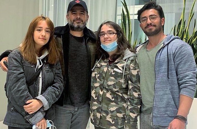 Sürgünde yaşayan Gazeteci Said Sefa, 5 yıl sonra çocuklarına kavuştu