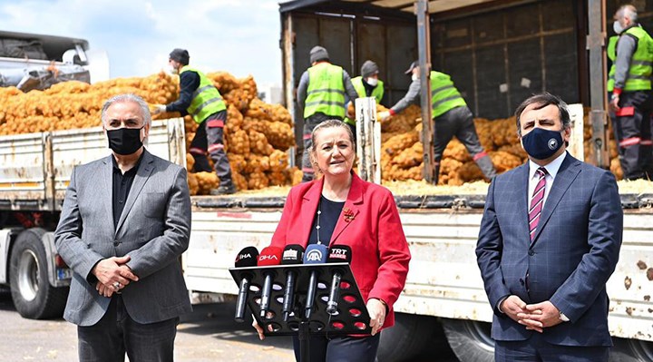 Ülkenin geldiği hazin durum: 30 liralık patates ve soğan dağıtımı için devlet töreni