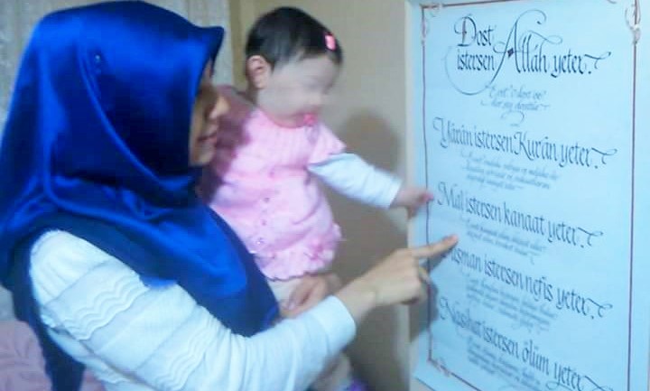 Anne-babası gözaltına alınan Zeynep bebek evde yalnız bırakıldı mı?