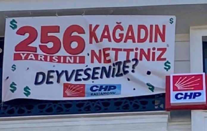 Gece yarısı indirildi: Kastamonu’daki ‘256 kağadın yarısını nettiniz? Deyvesenize’ afişi de kaldırıldı
