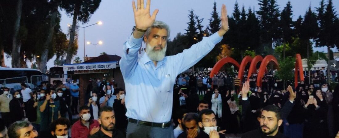 Alparslan Kuytul serbest bırakıldı: 14 yaşındaki oğluyla birlikte ters kelepçelenerek gözaltına alınmıştı