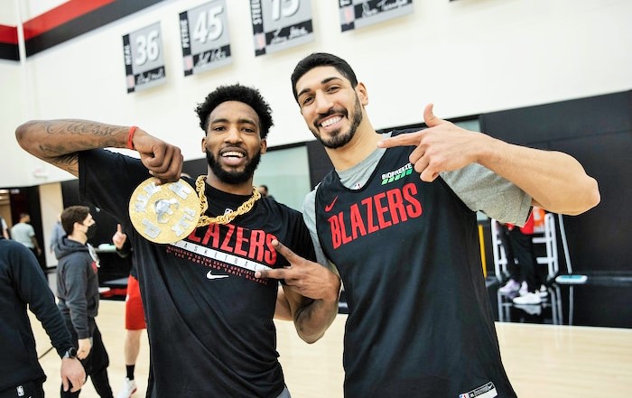 Portland Trail Blazers’den jest: Efsanevi oyuncnun adına her yıl verilen ödüle Enes Kanter layık görüldü