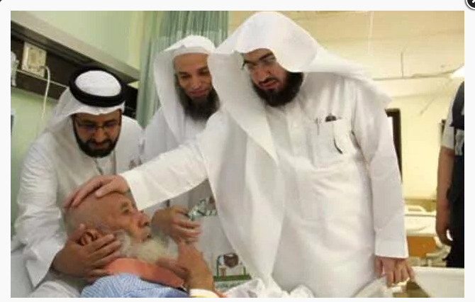 Kabe imamına bıçaklı saldırı girişimi