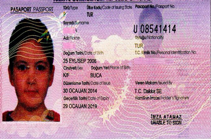 İngiltere’nin Bangladeş Büyükelçiliği Türk öğretmenlerin pasaportunu Türkiye’ye iade etti