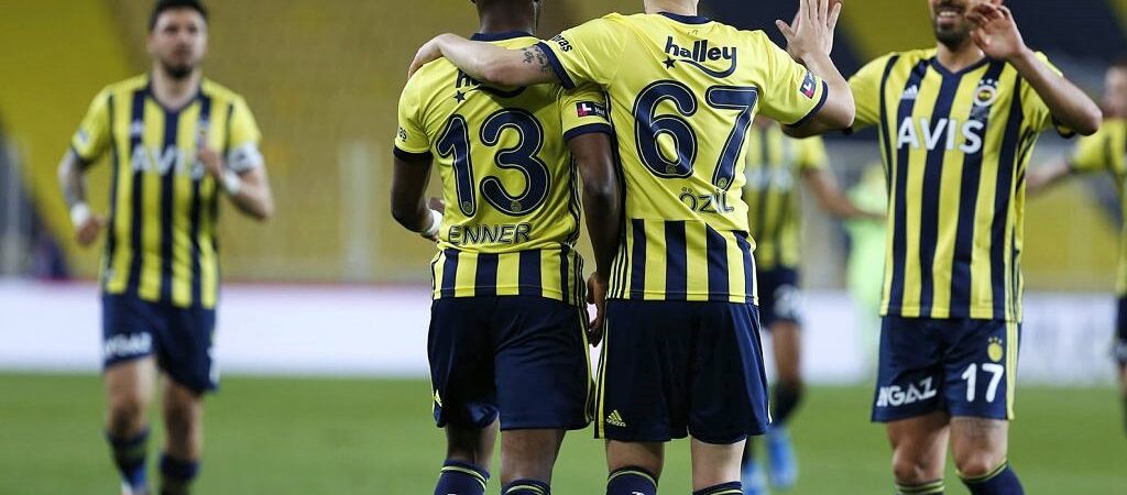 ilk 15 dakikada işi bitirdi: Fenerbahçe üç golle, şampiyonluk iddiasını sürdürdü