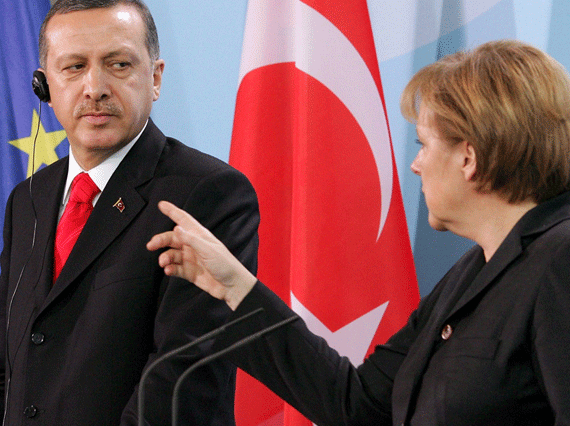 Merkel: Türkiye ile mülteci mutabakatı güncellenmeli