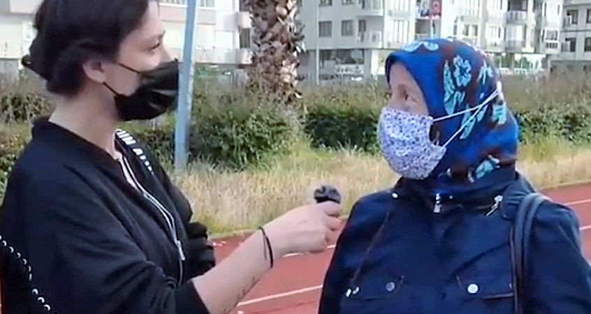 Rizeli teyze: Bir daha Allah deyip kürsüye çıkanın yemin ediyorum taşlan kafasını yaracam