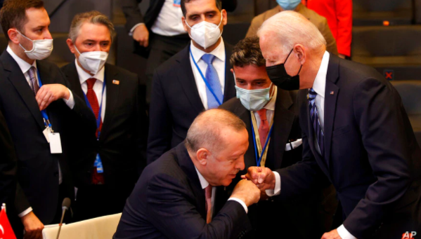 Financial Times’ın kapak fotoğrafına ‘Saray’ın danışmanından tepki