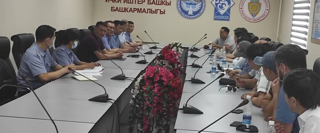 Kırgız Emniyeti: Protestoları durdurun size bilgi vereceğiz