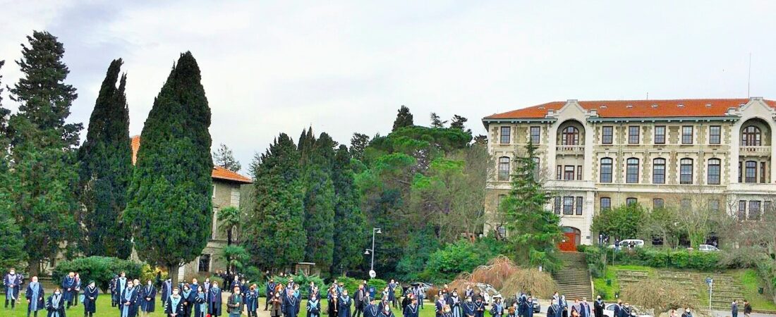 AKP’li rektör 7 ay dayanabildi: Boğaziçi Üniversitesi kapısına kelepçe vurduran Melih Bulu görevden alındı