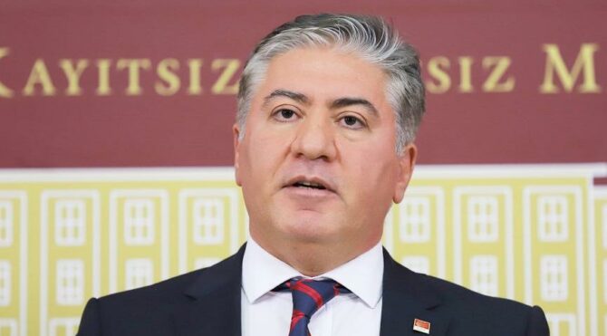 CHP’li Murat Emir: Aracı firma Çin’den aşıyı 7 dolara alıyor, devlete 12 dolara satıyor