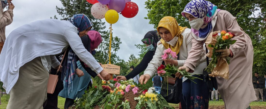 M.Ali Şengül Hoca’nın yanına defnedildi: KHK zulmüne uğrayan Nurefşan’ın Almanya’daki vedası
