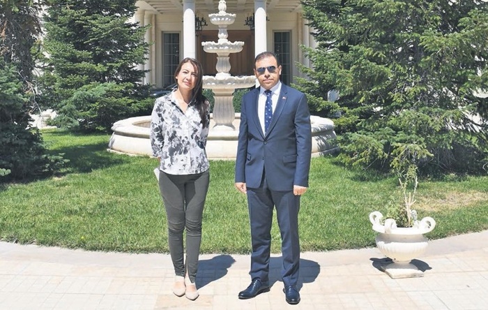 Melek (İpek) Anne’nin gaspedilen villasında poz vermişti: TMSF Başkanı Mühittin Gülal el konulan şirketlerde tepinip gitti