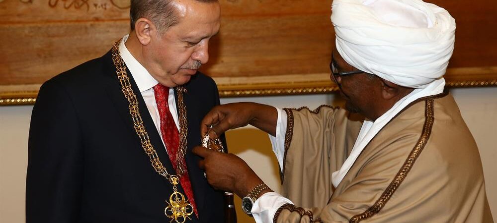 Sudan, Devlet eski Başkanı El-Beşir’i Uluslararası Ceza Mahkemesi’ne teslim etmeye karar verdi