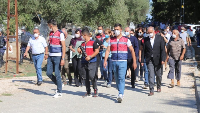 Cezaevinde bulunan Figen Yüksekdağ babasının cenaze törenine katıldı