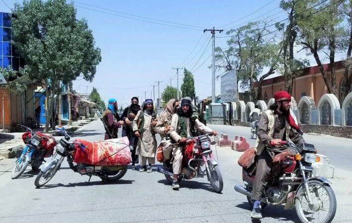 Cumhurbaşkanı Ghani, görevi bıraktı: Taliban Kabil’i kuşattı, kentten kaçışlar başladı