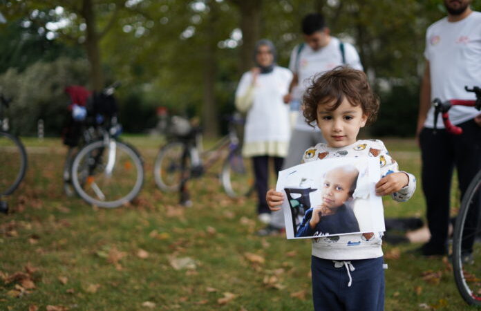 Koşulsuz Adalet Maratonu’ devam ediyor: Aktivistler Ahmet Burhan için pedalladı, Köln’de tohum ekti