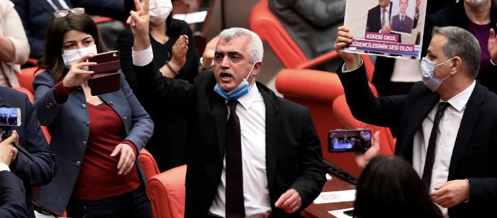 Gergerlioğlu: Mustafa Şentop hakkımda sahte evrak düzenletti, yüzüne söyleyince salonu terk etti