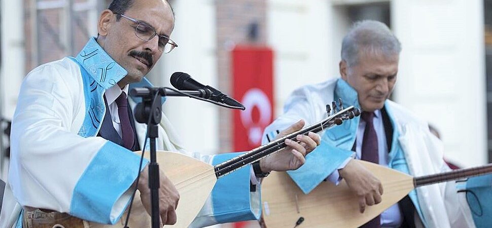 Sarayın Danışmanı İbrahim Kalın’a utanç verici cübbe: Gaspedilen İpek Üniversitesi’nden onursal doktora aldı