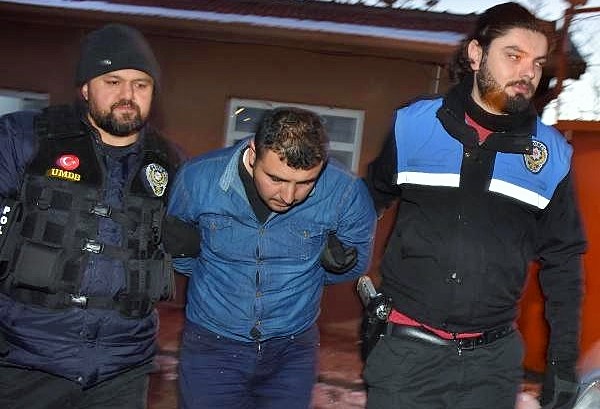 Uzman çavuş 42 kilo esrarla yakalandı