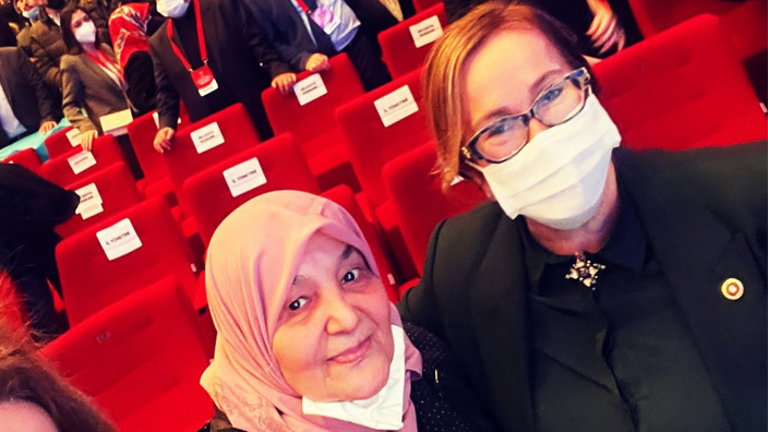Erdoğan “ne işin var senin dolarla” diyor AKP’li milletvekili 1100 dolarlık kemerli pozunu paylaşıyor