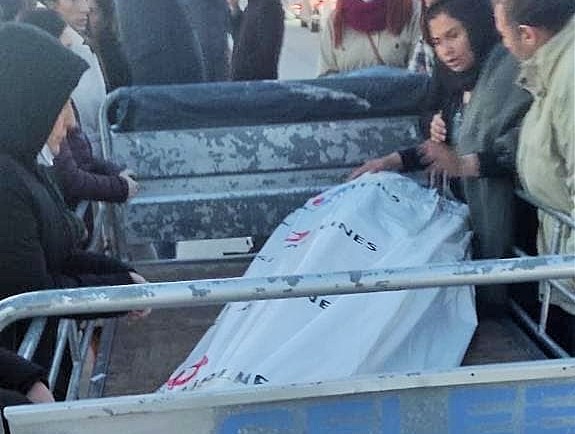 Garibe Gezer için cenaze aracı verilmedi: Cenaze kamyonet kasasında böyle taşındı
