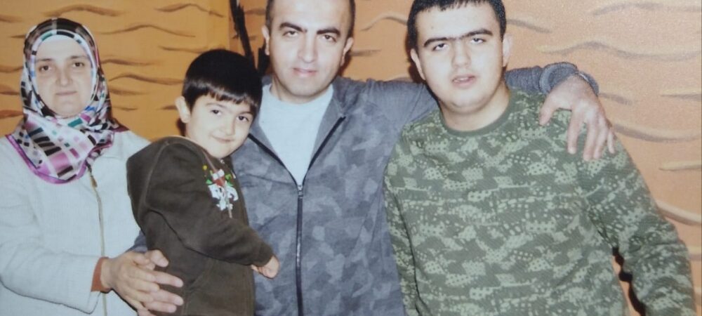 Öfke nöbetleri geçiren otizmli Hamza Tarık’ın annesi: Babasının tutuklanması oğlumu mahvetti