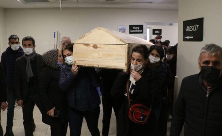 Garibe Gezer’in cenazesinde polisten nefret dili: Cenazenizi alın gidin buradan lan!