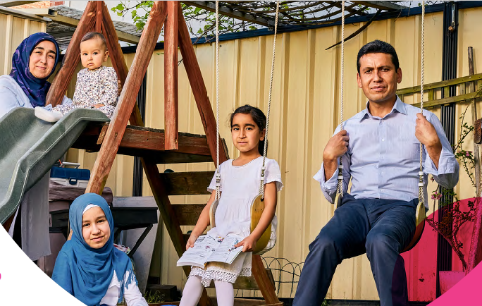 Kendine ev satın almak yerine hayırseverliği seçti: Hizmet Hareketi gönüllüsü Avustralya’da dergiye kapak oldu