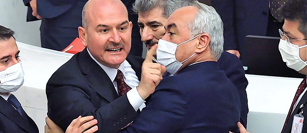 CHP’li Özkoç AKP Bakanı için: Soylu El Kaide lideri birini TC vatandaşı yapmış, kimse bir şey demeyecek mi?