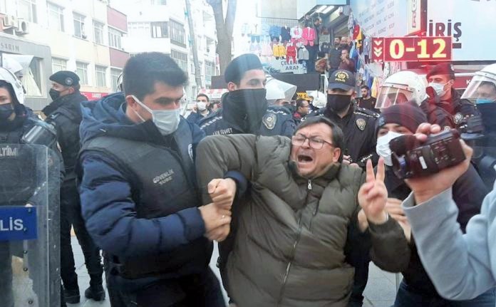 Polis, HDP binasına saldırıyı protesto eden partilileri darp etti: 10 gözaltı