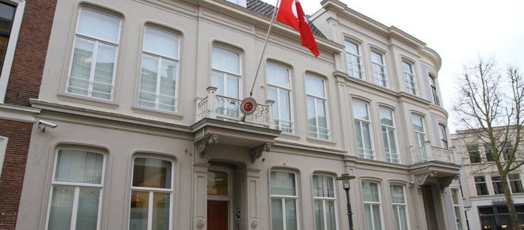 Erdoğan’ın ihale düzeni Almanya’da: Konsoloslukların vize işlemleri yandaş şirkete ihalesiz verildi