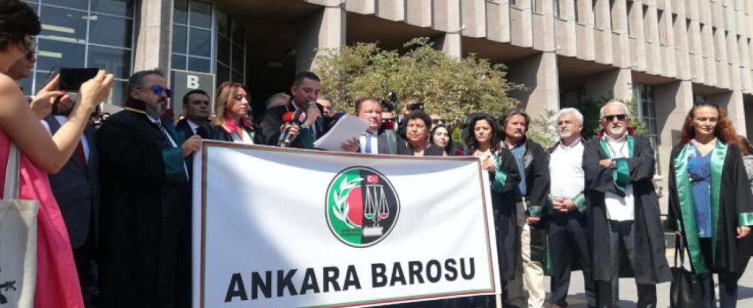 Ankara Barosu’nda istifa depremi: İşkence raporuna tepki gösteren Avukatlar, ‘Bu yükü taşıyamıyoruz’dedi.