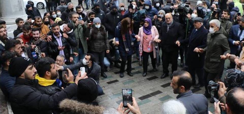 Yasak böyle protesto edildi: Her yerde her zaman Kürtçe müzik yapılacak…