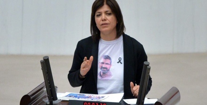 Kürt diline düşmanlık yapılıyor: Meral Danış, İstiklal’de polisin yasakladığı Kürtçe şarkıyı Meclis’te okudu