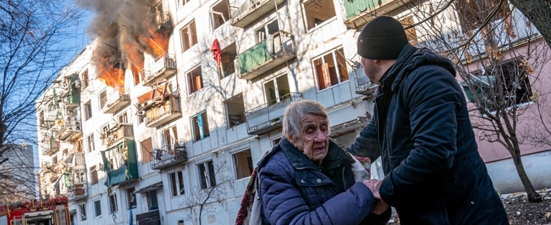 Rus işgalinin 2. gününde, yürek yakan görüntüler: Ukrayna direniyor, çocuklar ve yaşlılar sığınakta
