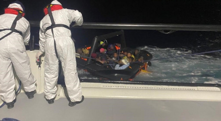 Gözleri bağlı teslim ettiler: Yunan sahil güvenliğinin Türkiye’ye geri ittiği 12 KHK’lı tutuklandı