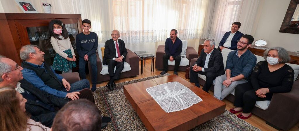 CHP Lideri Kemal Kılıçdaroğlu, Diyarbakır Cezaevi’nin işkence mağdurlarını ziyaret etti