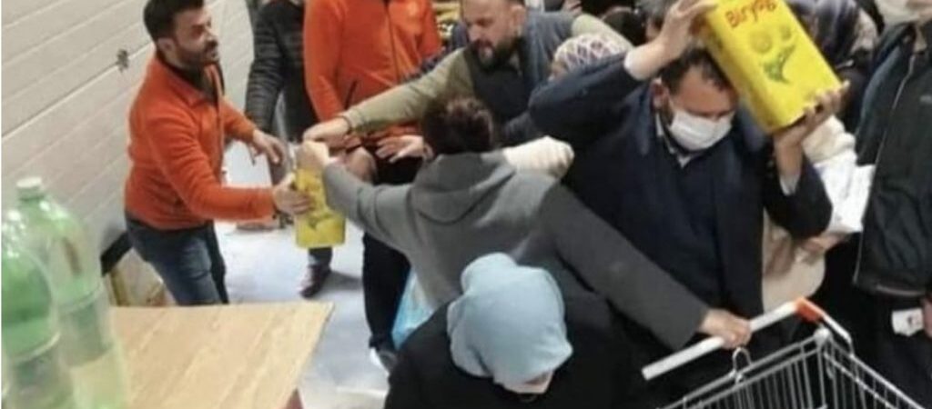 Marketlerde ayçiçek yağı kapma kavgası: Türkiye’de kıtlık dönemi mi?