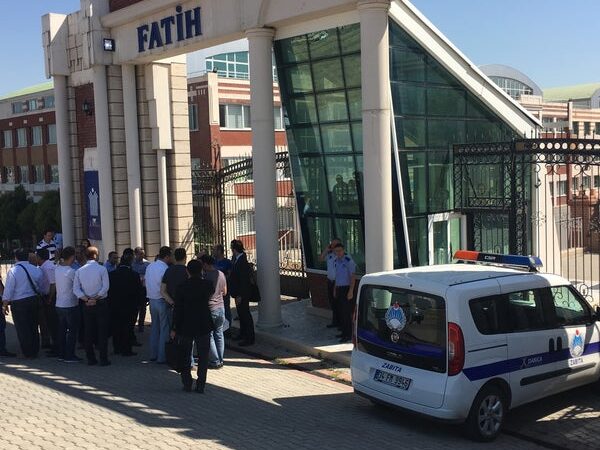Bantla gizlenen eşyalar ortaya çıktı: Fatih Koleji’nin yağmalanan eşyaları Gençlik  ve Spor Bakanlığı salonlarında