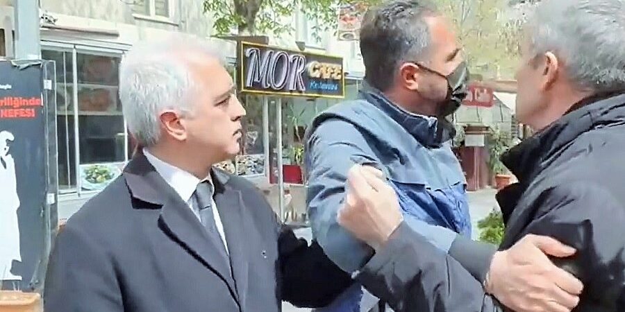Askeri öğrencinin babası Gergerlioğlu’na derdini anlatırken sivil polislerce tartaklandı