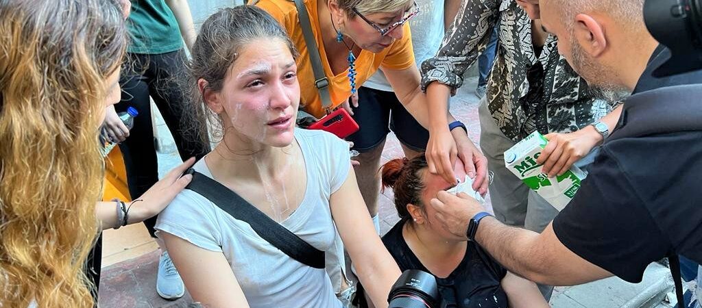 Gezi’nin 9. yılında da şiddet devam ediyor: Polis, Taksim’de yürümek isteyenlere cop ve biber gazıyla saldırdı