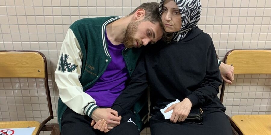 Yeneroğlu’ndan askeri öğrenci Mustafa Enis paylaşımı: Adalet için bu fotoğrafla yüzleşmeliyiz