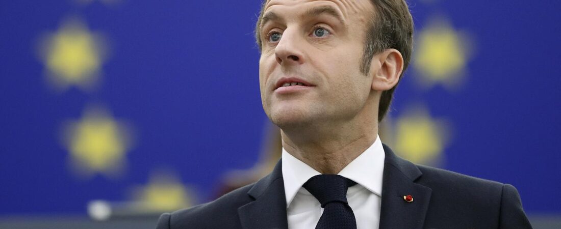 Fransa’da milletvekili seçiminin ilk turunu 21 bin oy farkla Macron kazandı