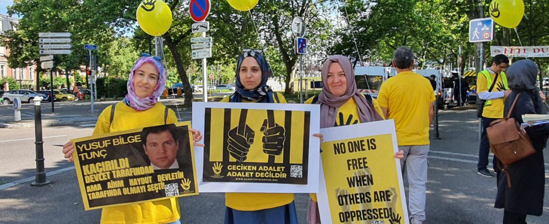 AİHM önünde hak arayışı eylemi başladı: Türkiye’de yaşanan hukuksuzluklara dikkat çekiliyor
