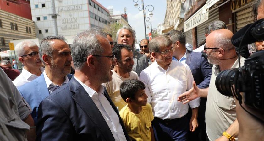 Diyarbakır’da Sur esnafından Davutoğlu’na sert tepki: “Evimizi siz yıktınız”