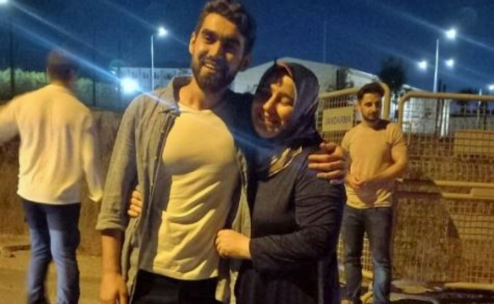 Yargıtay’dan askeri öğrencilere tahliye kararı: Aktivist Melek Çetinkaya oğluna Furkan’a kavuştu